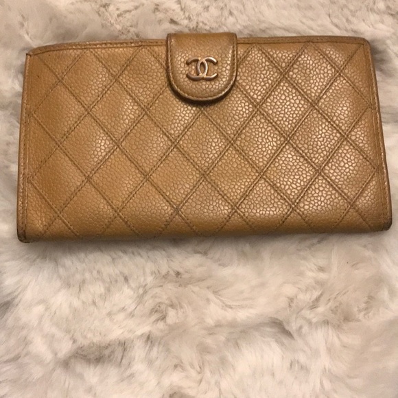 CHANEL - Beige Caviar Bifold Wallet - Picture 2 of 14